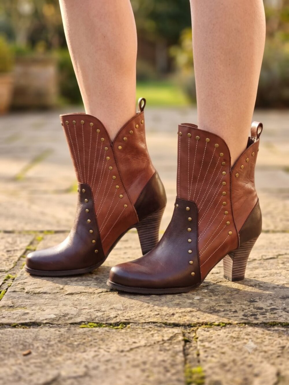 L'artiste  Spring Step Quiddity studded brown leather mid calf heeled boots new